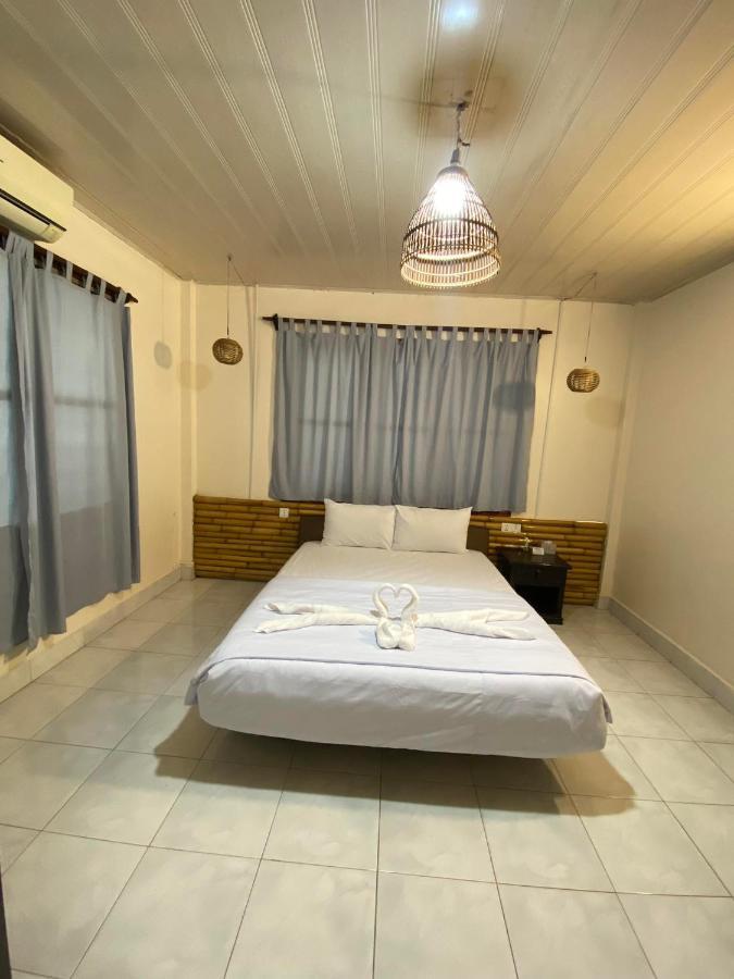 Ecran Riverfront Guesthouse Kampot Exterior photo